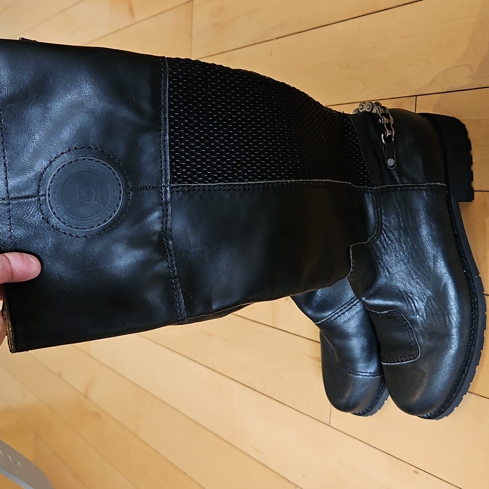 Von Dutch "Cassandra" Moto Inspired Leather Boots Bike Chain.  Women's Size 7